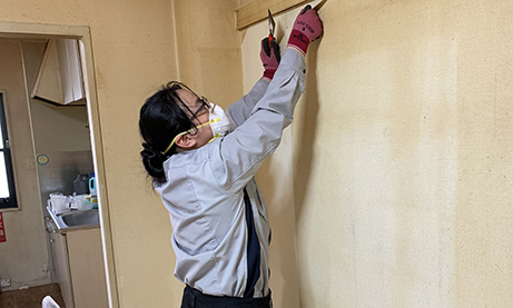 女性スタッフがお手伝い